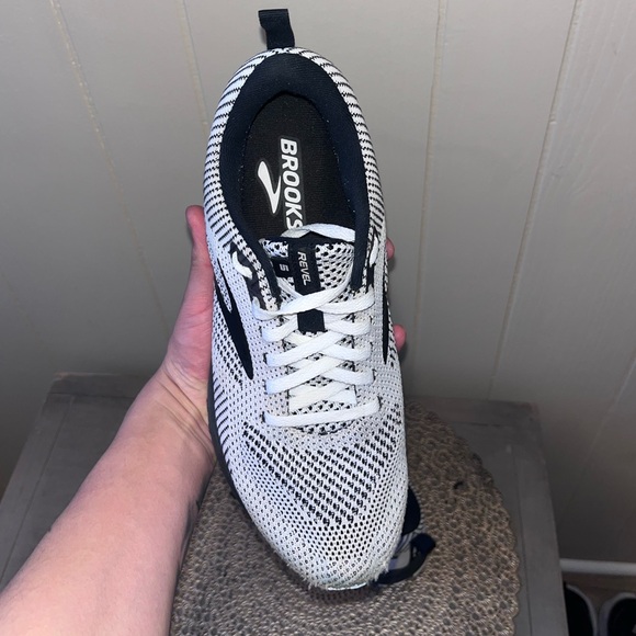 Brooks - Picture 3 of 8